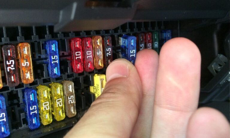 Bezpieczniki w Volkswagen Polo: Pełne schematy dla wszystkich pokoleń