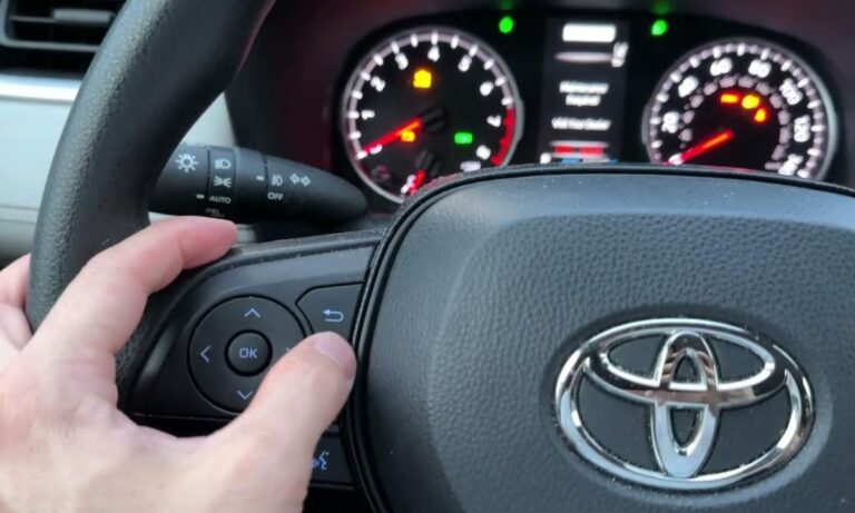 Jak skasować inspekcję olejową w Toyota RAV4