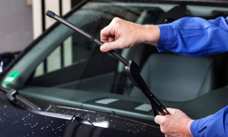 Rozmiary wycieraczek Toyota – jak dobrać idealne do sedana, kompaktowego SUV-a i innych modeli