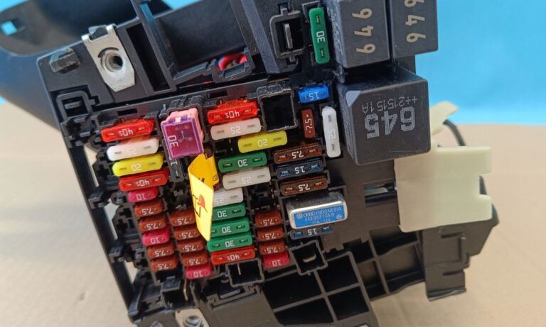 Bezpieczniki w Volkswagen Arteon – pełne schematy wszystkich generacji