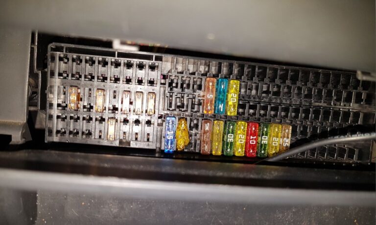 Volkswagen Touran – schematy bezpieczników wszystkich pokoleń