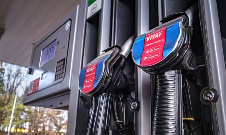 Rząd obniża VAT na paliwa do 8% oraz akcyzę – pakiet „Ceny Paliwa Niżej” (CPN)