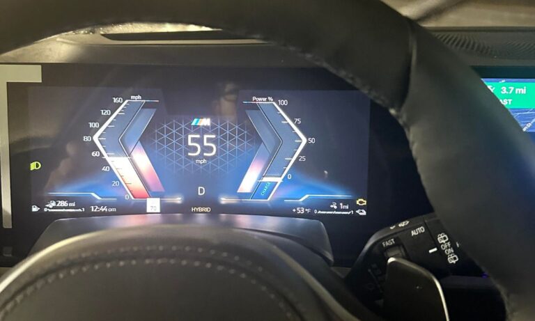 Check Engine w BMW – dlaczego się zapalił i co robić krok po kroku