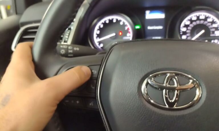 Kasowanie inspekcji olejowej w Toyota Camry – instrukcja krok po kroku