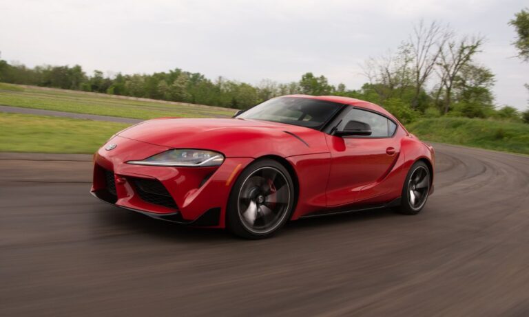 Ile mocy ma Toyota i jak szybko przyspiesza do 100 km/h? Przegląd wszystkich modeli