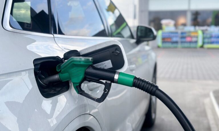 Jak oszczędzać na zużywaniu paliwa w samochodzie – skuteczne sposoby, które naprawdę działają