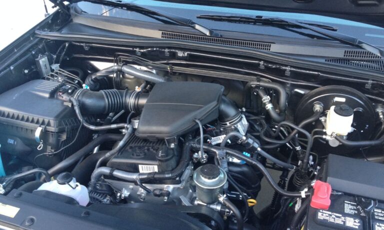 Silnik 2TR-FE Toyota 2.7 – Niezniszczalny benzyniak do pickupów i SUV-ów. Recenzja, specs, usterki i opinie