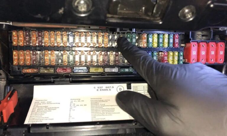 Bezpieczniki BMW X5 – pełne, czytelne schematy skrzynek