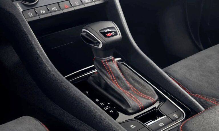 Skrzynia DSG 7 – sucha czy mokra? Zalety, wady, usterki i jak dbać, żeby przetrwała 200 tys. km