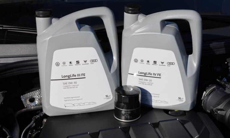 Jakie oleje i płyny stosować w Volkswagen – dopuszczenia, lepkości, silnik, skrzynia, Haldex i reduktor