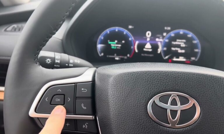 Jak skasować inspekcję olejową w Toyota Highlander?