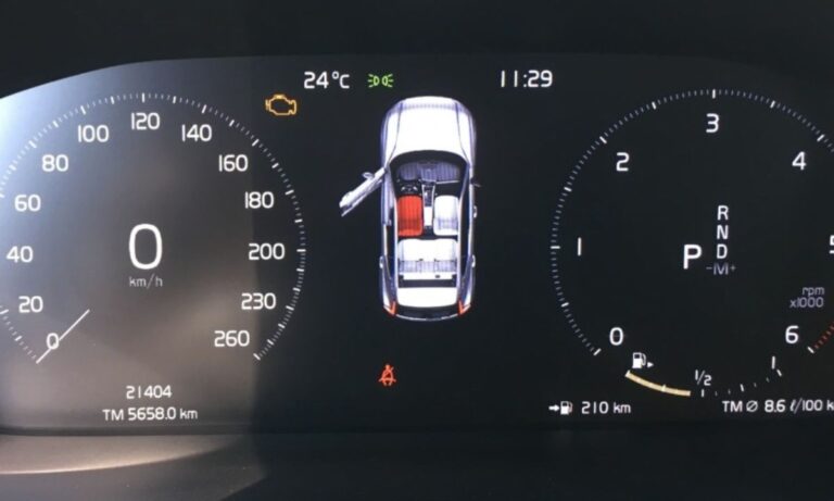 Zapaliła się kontrolka Check Engine w Volvo – przyczyny i co zrobić